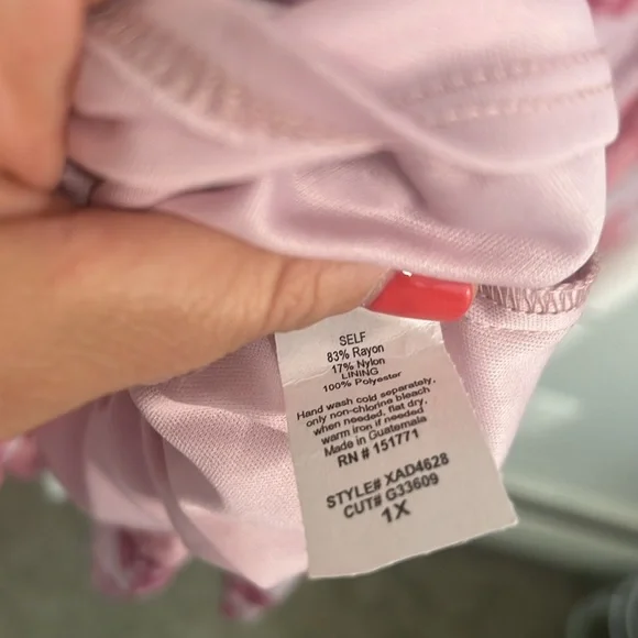 Gilli plus size floral Vneck dress - Picture 7 of 8